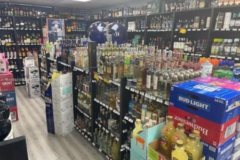 Купить коммерческую недвижимость в Майами, Флорида № 1850907 - фото 11