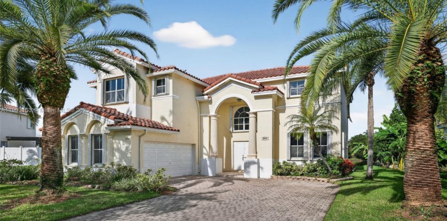 Villa ou maison à Miramar, Floride 5 chambres, 340.95 m2 № 1955620