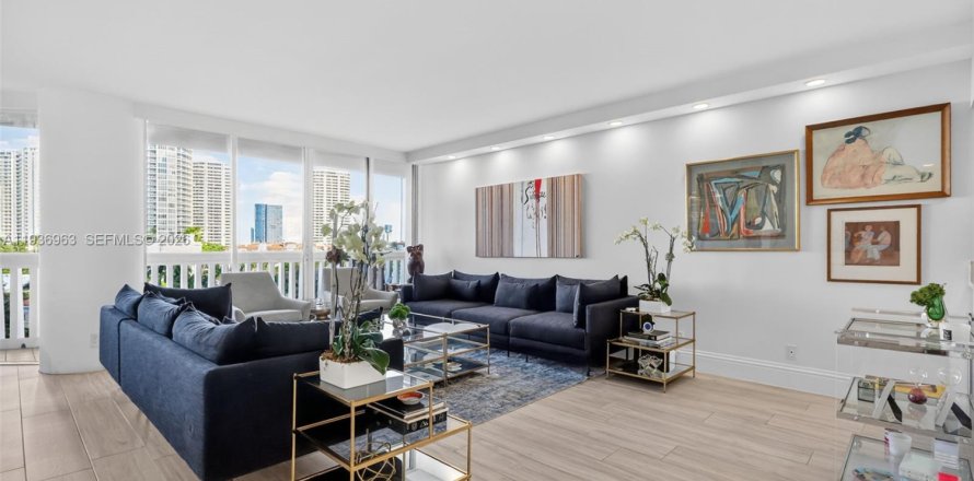 Кондоминиум с 3 спальнями в Авентура, Флорида № 1995661