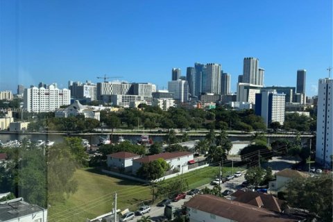 Кондоминиум с 2 спальнями в Майами, Флорида № 2003223