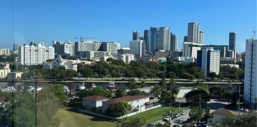 Кондоминиум с 2 спальнями в Майами, Флорида № 2003223