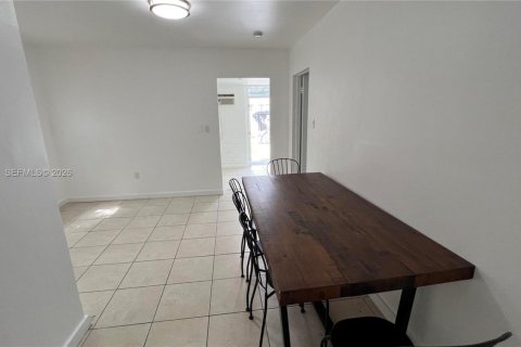 Снять в аренду виллу или дом в Майами, Флорида 5 спален, 139.35м2, № 2032793 - фото 17