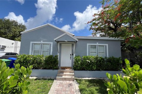 Дом в Майами, Флорида 5 спален, 139.35м2 № 2032793