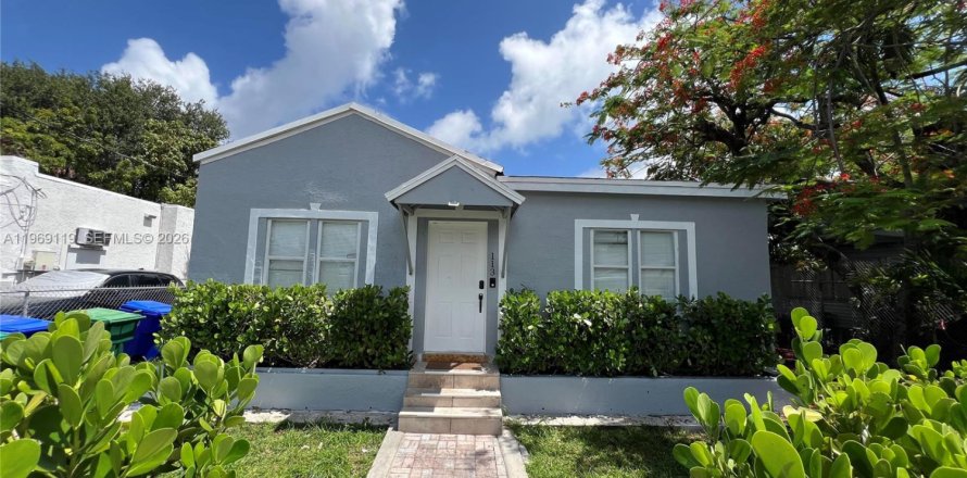 Дом в Майами, Флорида 5 спален, 139.35м2 № 2032793