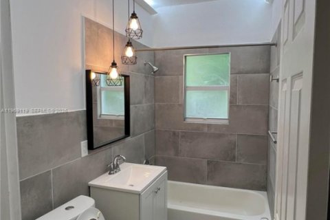 Снять в аренду виллу или дом в Майами, Флорида 5 спален, 139.35м2, № 2032793 - фото 9