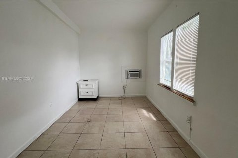 Снять в аренду виллу или дом в Майами, Флорида 5 спален, 139.35м2, № 2032793 - фото 10