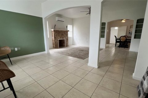 Снять в аренду виллу или дом в Майами, Флорида 5 спален, 139.35м2, № 2032793 - фото 3