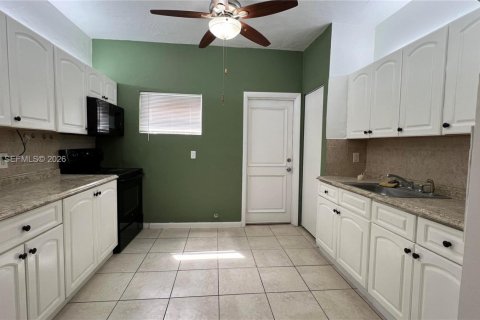 Снять в аренду виллу или дом в Майами, Флорида 5 спален, 139.35м2, № 2032793 - фото 6