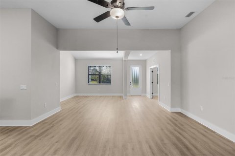 House in Dover, Florida 4 bedrooms, 205.04 sq.m. № 1747558 - photo 2