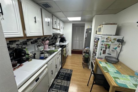 Copropriété à vendre à Lauderhill, Floride: 2 chambres, 98.48 m2 № 2035501 - photo 4