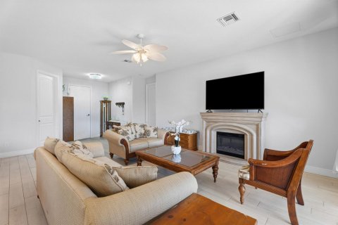 Casa en venta en Port St. Lucie, Florida, 3 dormitorios, 192.03 m2 № 2078564 - foto 10
