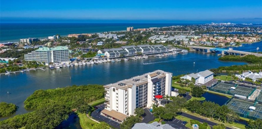 Condo à Largo, Floride, 2 chambres № 2298716