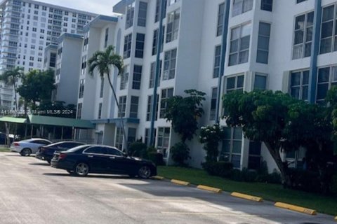 Снять в аренду кондоминиум в Санни-Айлс-Бич, Флорида 2 спальни, 71.26м2, № 2014918 - фото 4