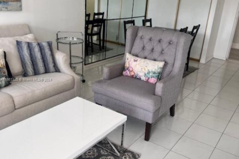 Снять в аренду кондоминиум в Санни-Айлс-Бич, Флорида 2 спальни, 71.26м2, № 2014918 - фото 10