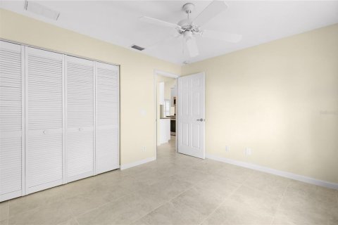 House in North Port, Florida 3 bedrooms, 139.73 sq.m. № 2298134 - photo 26