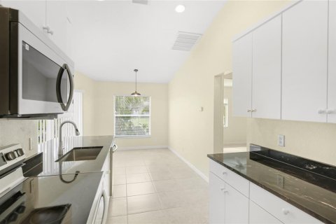 House in North Port, Florida 3 bedrooms, 139.73 sq.m. № 2298134 - photo 15