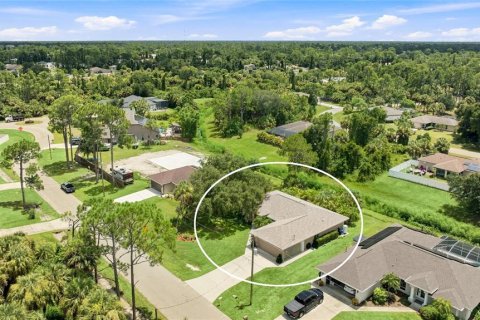 House in North Port, Florida 3 bedrooms, 139.73 sq.m. № 2298134 - photo 2