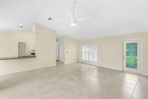 House in North Port, Florida 3 bedrooms, 139.73 sq.m. № 2298134 - photo 9
