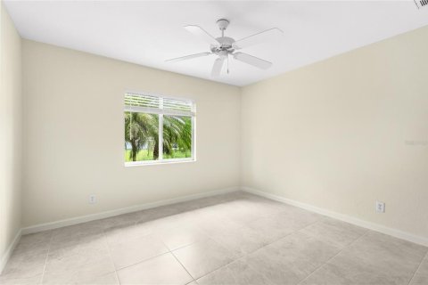 House in North Port, Florida 3 bedrooms, 139.73 sq.m. № 2298134 - photo 25