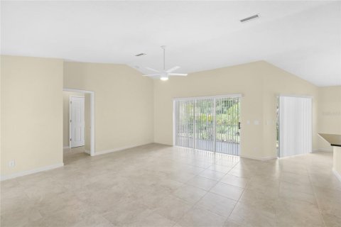 House in North Port, Florida 3 bedrooms, 139.73 sq.m. № 2298134 - photo 7