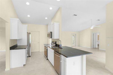 House in North Port, Florida 3 bedrooms, 139.73 sq.m. № 2298134 - photo 13