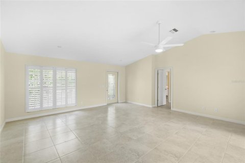 House in North Port, Florida 3 bedrooms, 139.73 sq.m. № 2298134 - photo 8