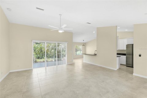 House in North Port, Florida 3 bedrooms, 139.73 sq.m. № 2298134 - photo 6