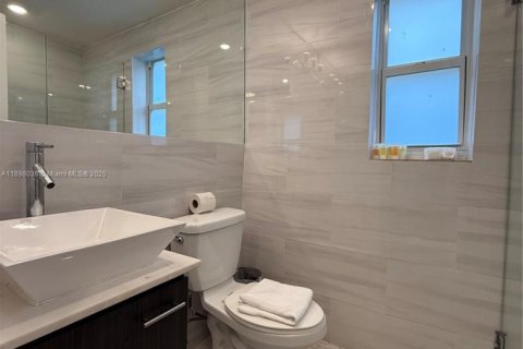Снять в аренду квартиру в Майами-Бич, Флорида 1 спальня, 991.82м2, № 1949405 - фото 14