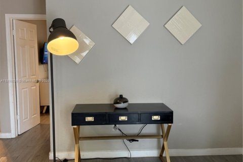 Снять в аренду квартиру в Майами-Бич, Флорида 1 спальня, 991.82м2, № 1949405 - фото 12