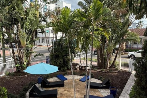 Снять в аренду квартиру в Майами-Бич, Флорида 1 спальня, 991.82м2, № 1949405 - фото 3