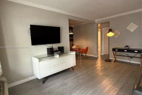 Снять в аренду квартиру в Майами-Бич, Флорида 1 спальня, 991.82м2, № 1949405 - фото 10