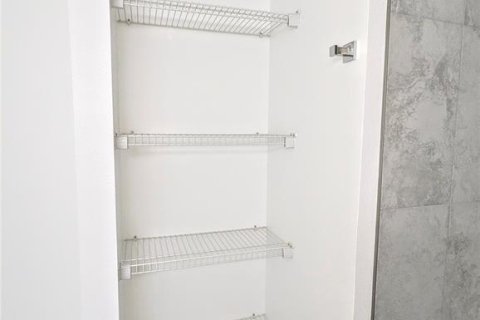 Снять в аренду кондоминиум в Сарасота, Флорида 4 комнаты, 131.83м2, № 1849907 - фото 3