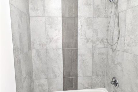 Condominio en alquiler en Sarasota, Florida, 3 dormitorios, 131.83 m2 № 1849907 - foto 22