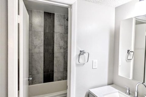 Condominio en alquiler en Sarasota, Florida, 3 dormitorios, 131.83 m2 № 1849907 - foto 23