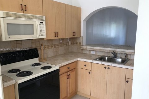 Condominio en alquiler en Homestead, Florida, 2 dormitorios, 75.72 m2 № 1983580 - foto 4