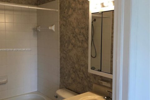 Condominio en alquiler en Homestead, Florida, 2 dormitorios, 75.72 m2 № 1983580 - foto 17