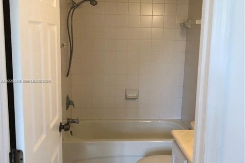 Condominio en alquiler en Homestead, Florida, 2 dormitorios, 75.72 m2 № 1983580 - foto 16