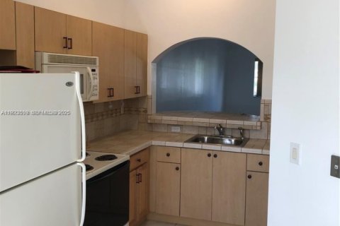 Condominio en alquiler en Homestead, Florida, 2 dormitorios, 75.72 m2 № 1983580 - foto 3