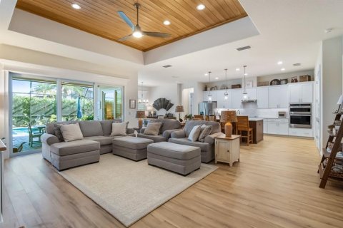 Casa en venta en Lady Lake, Florida, 3 dormitorios, 226.12 m2 № 2138055 - foto 3