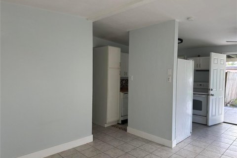 Villa ou maison à louer à Seminole, Floride: 3 chambres, 78.04 m2 № 2356277 - photo 5