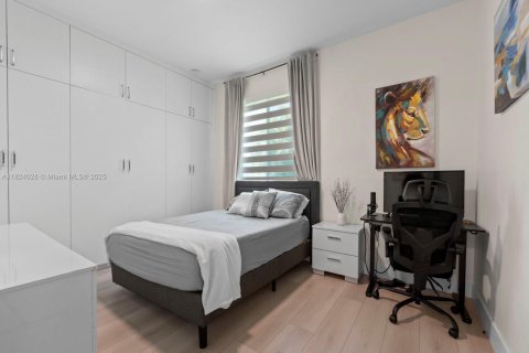 Casa en venta en Miami, Florida, 4 dormitorios, 204.11 m2 № 1790140 - foto 27