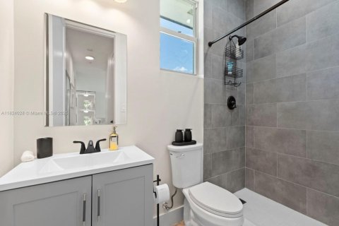 Casa en venta en Miami, Florida, 4 dormitorios, 204.11 m2 № 1790140 - foto 25