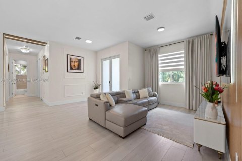 Casa en venta en Miami, Florida, 4 dormitorios, 204.11 m2 № 1790140 - foto 22