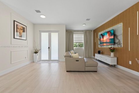 Casa en venta en Miami, Florida, 4 dormitorios, 204.11 m2 № 1790140 - foto 13