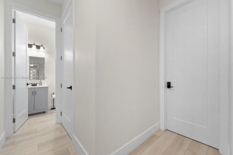 Casa en venta en Miami, Florida, 4 dormitorios, 204.11 m2 № 1790140 - foto 24