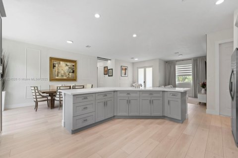 Casa en venta en Miami, Florida, 4 dormitorios, 204.11 m2 № 1790140 - foto 17