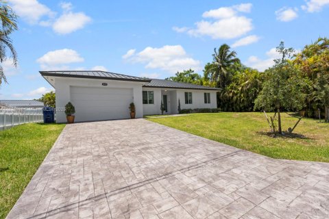 Casa en venta en Miami, Florida, 4 dormitorios, 204.11 m2 № 1790140 - foto 2