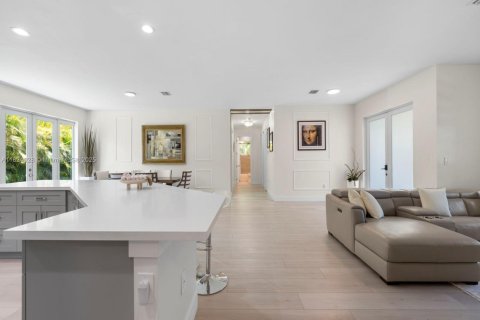 Casa en venta en Miami, Florida, 4 dormitorios, 204.11 m2 № 1790140 - foto 23