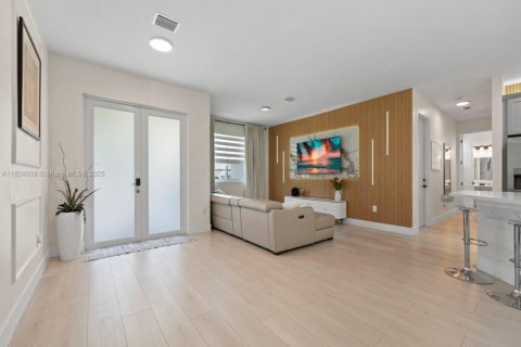 Casa en venta en Miami, Florida, 4 dormitorios, 204.11 m2 № 1790140 - foto 9