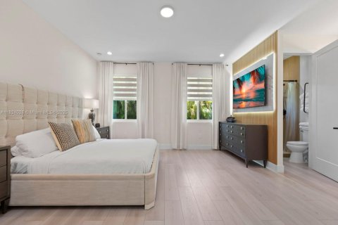Casa en venta en Miami, Florida, 4 dormitorios, 204.11 m2 № 1790140 - foto 29